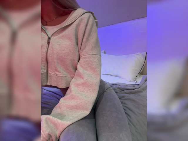 HollyPolly111 live cam on BongaCams
