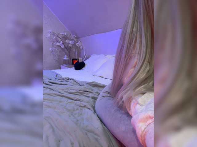 HollyPolly111 live cam on BongaCams