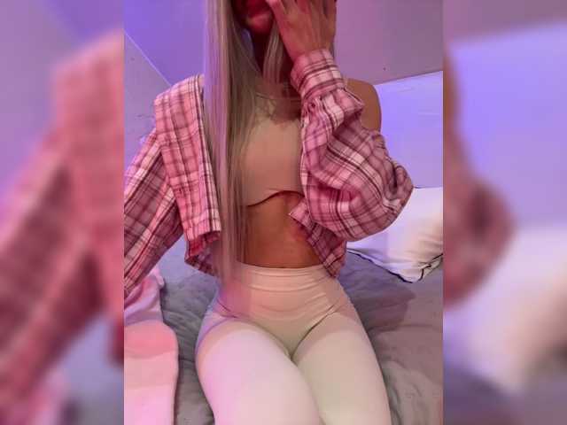 PauLiiine live cam preview