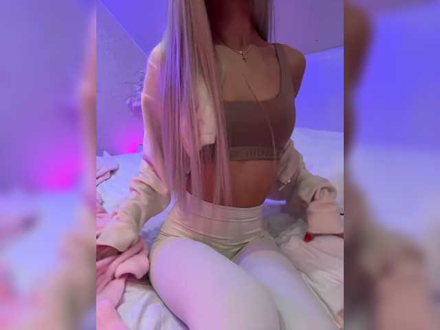 HollyPolly111 live cam on BongaCams