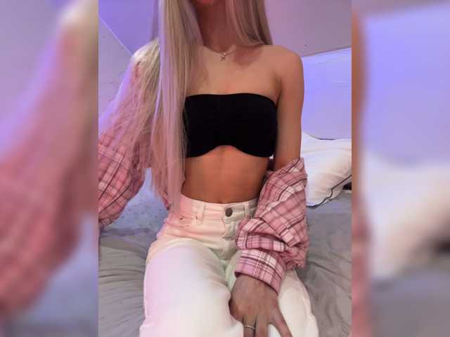 PauLiiine live cam preview