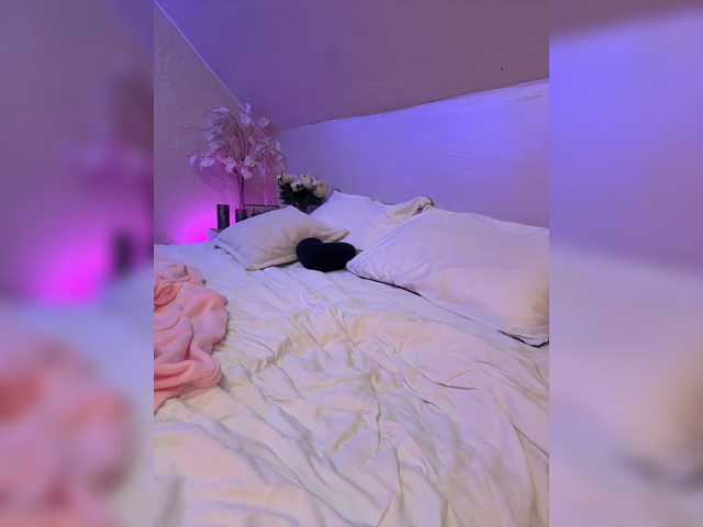 HollyPolly111, en directo ahora en BongaCams