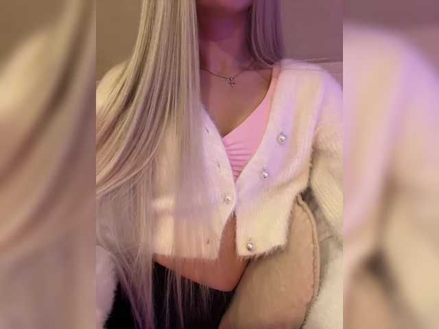 HollyPolly111's BongaCams show and profile