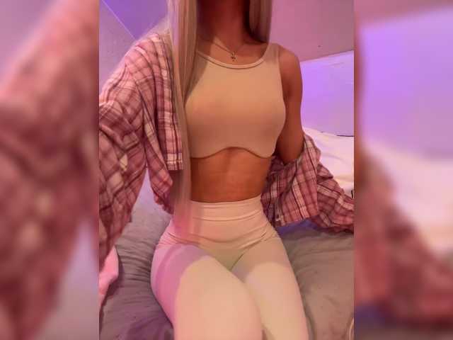 HollyPolly111, live now on BongaCams