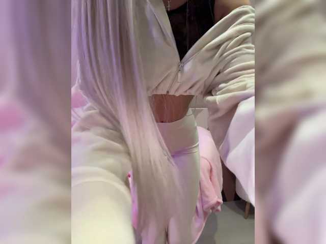 HollyPolly111 live cam on BongaCams