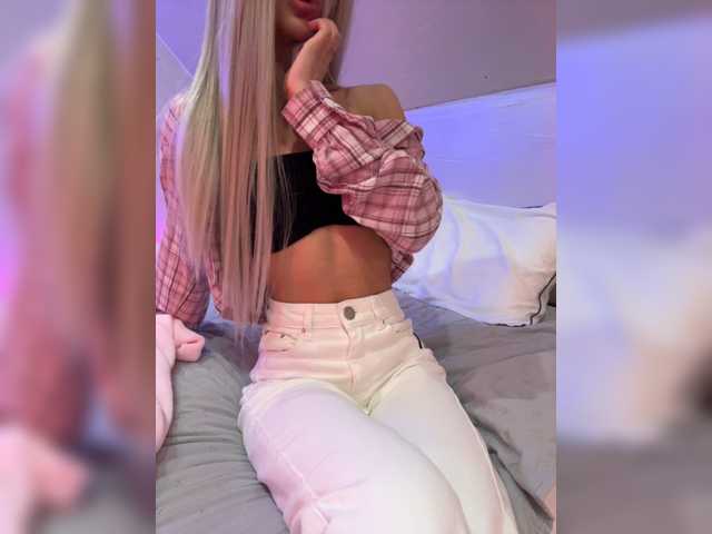 HollyPolly111, en vivo ahora en BongaCams