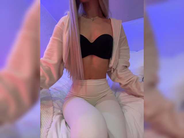 HollyPolly111 live cam on BongaCams