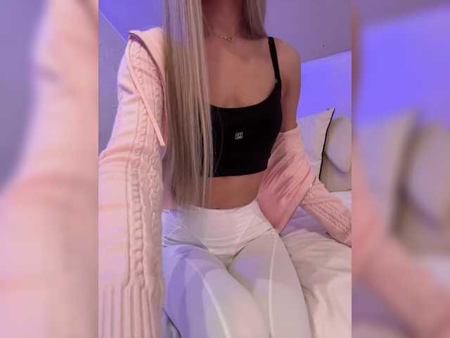 PauLiiine live cam preview