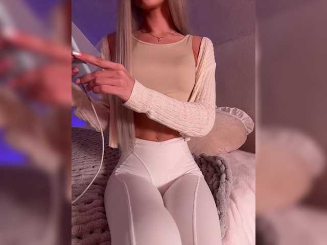HollyPolly111 live cam on BongaCams