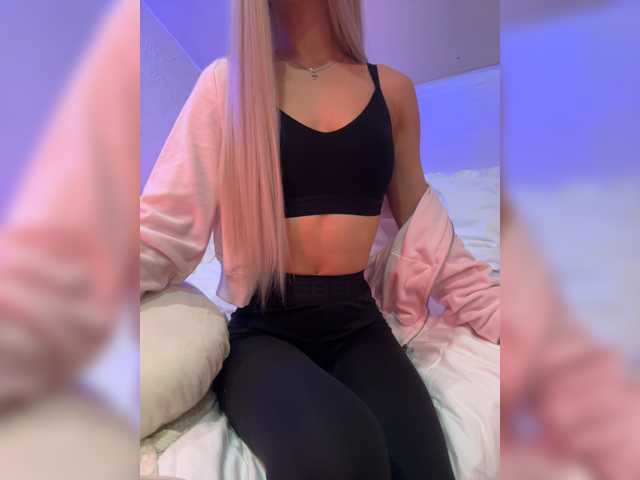 HollyPolly111 live cam on BongaCams