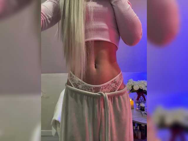 HollyPolly111's BongaCams show and profile