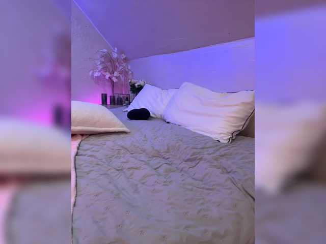 HollyPolly111 live cam on BongaCams