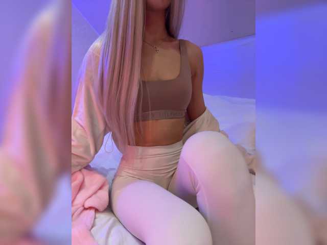 HollyPolly111 live cam on BongaCams