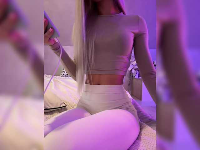 HollyPolly111 live cam on BongaCams