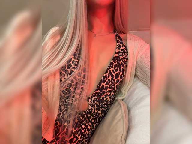 HollyPolly111's BongaCams show and profile