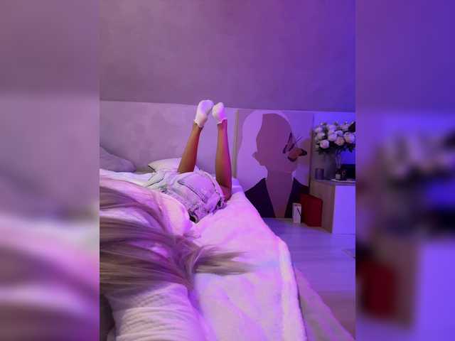 HollyPolly111 live cam on BongaCams