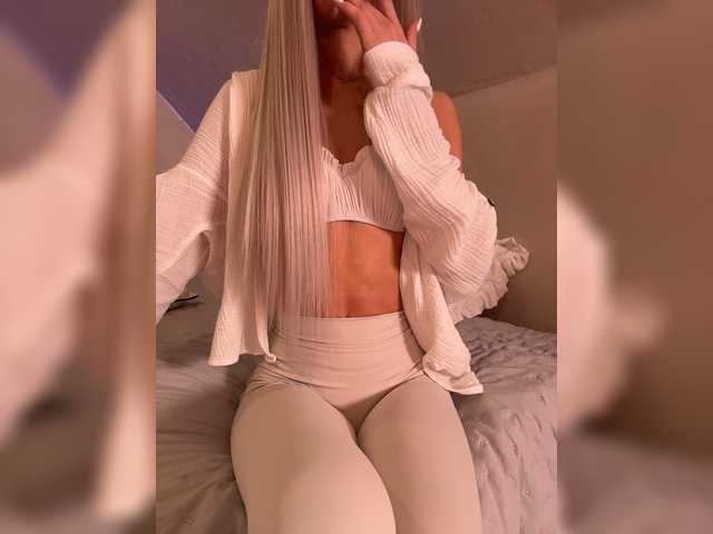 HollyPolly111 live cam on BongaCams