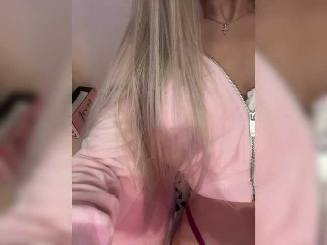HollyPolly111 live cam on BongaCams