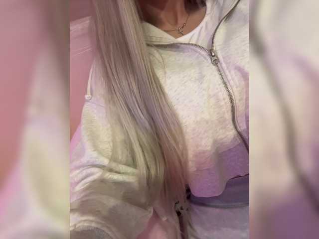 HollyPolly111 live cam on BongaCams