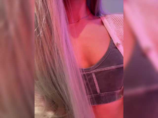 HollyPolly111's BongaCams show and profile