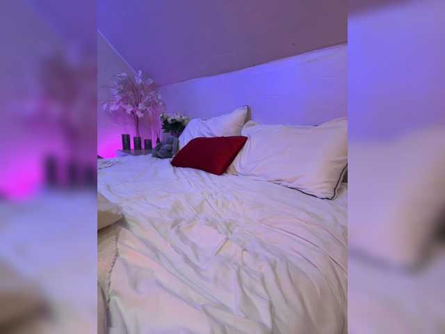 PauLiiine live cam preview