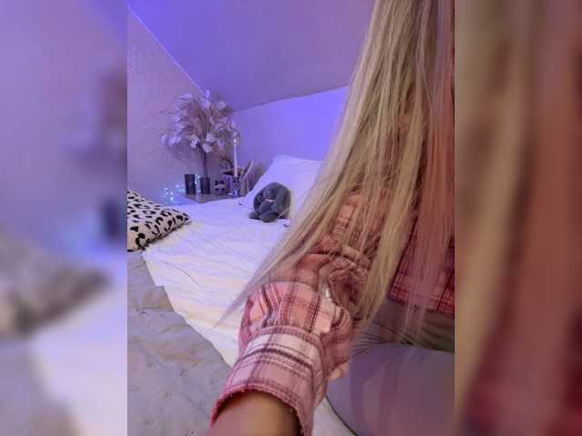 HollyPolly111 live cam on BongaCams