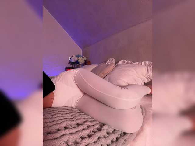 HollyPolly111 live cam on BongaCams