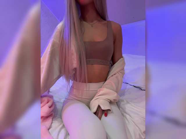 HollyPolly111 live cam on BongaCams