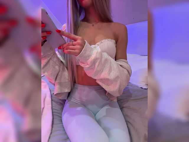 HollyPolly111 live cam on BongaCams