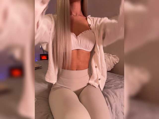 HollyPolly111 live cam on BongaCams
