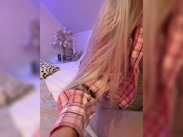 HollyPolly111 live cam on BongaCams