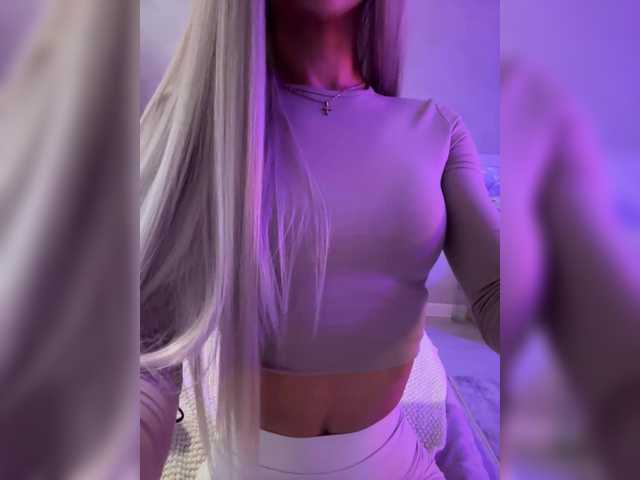 HollyPolly111 live cam on BongaCams