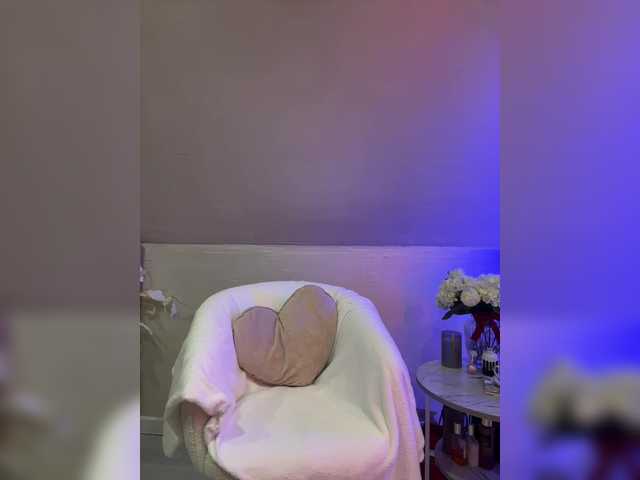 HollyPolly111's BongaCams show and profile