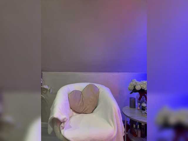 HollyPolly111's BongaCams show and profile