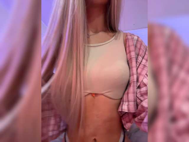 HollyPolly111, en directo ahora en BongaCams