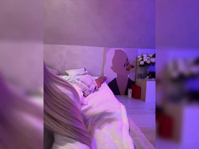 HollyPolly111 live cam on BongaCams