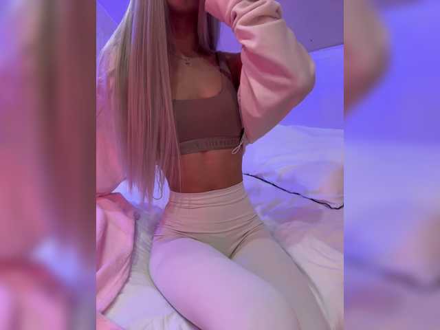 HollyPolly111 live cam on BongaCams