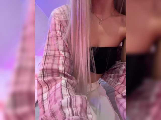 HollyPolly111 live cam on BongaCams