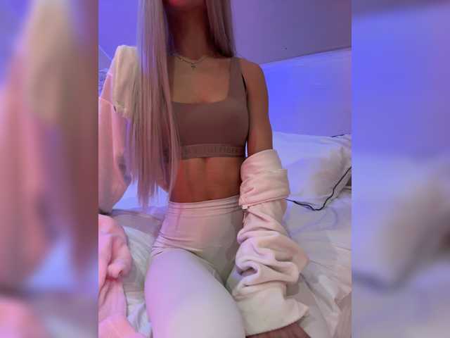 HollyPolly111 live cam on BongaCams