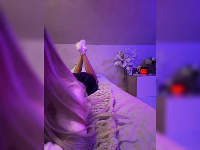 HollyPolly111 live cam on BongaCams