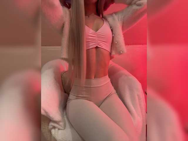 HollyPolly111's BongaCams show and profile