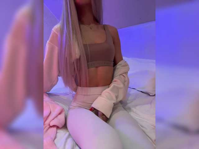 HollyPolly111 live cam on BongaCams