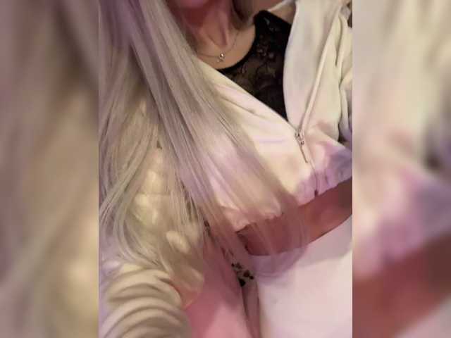 HollyPolly111 live cam on BongaCams