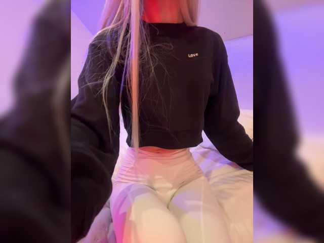 HollyPolly111 live cam on BongaCams