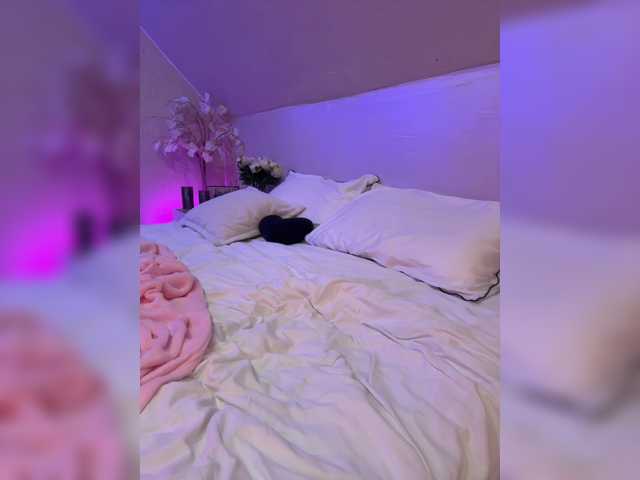 HollyPolly111, en directo ahora en BongaCams