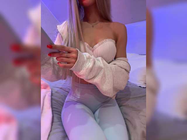 HollyPolly111 live cam on BongaCams