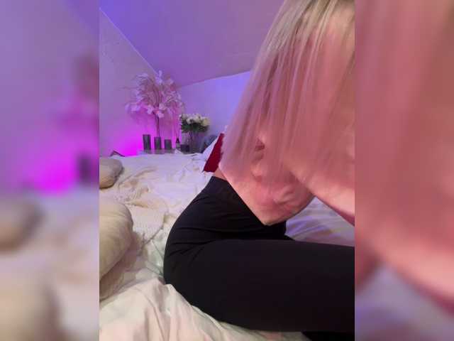 HollyPolly111 live cam on BongaCams