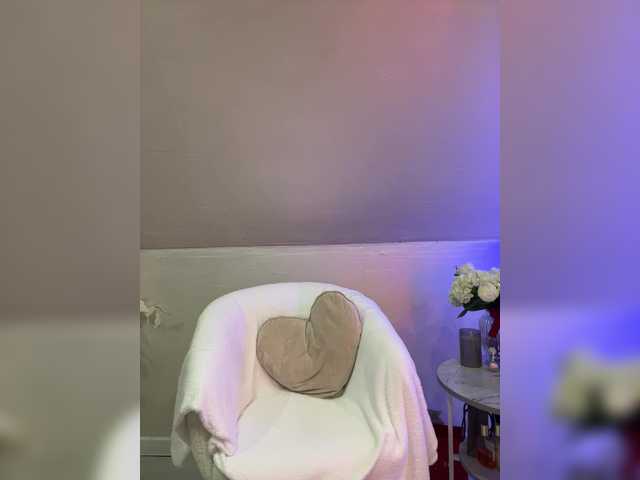 HollyPolly111's BongaCams show and profile