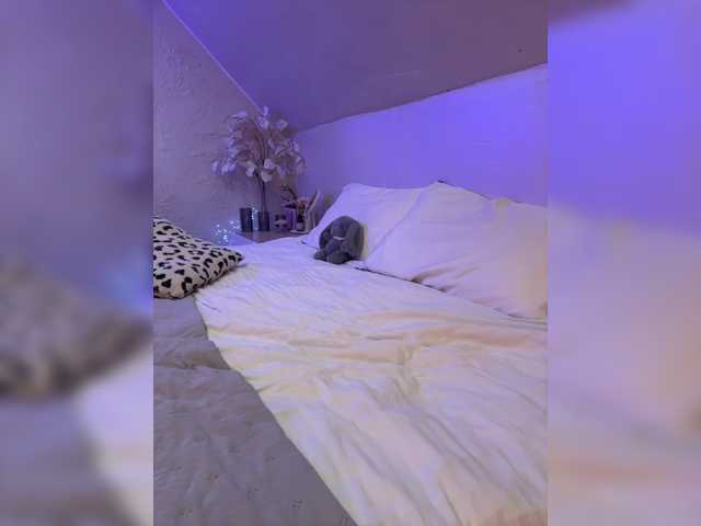 le modèle PauLiiine est en webcam porno dans un show sur le site bongacams, il possède les tags suivants: White/Caucasian,Blonde,Shaved