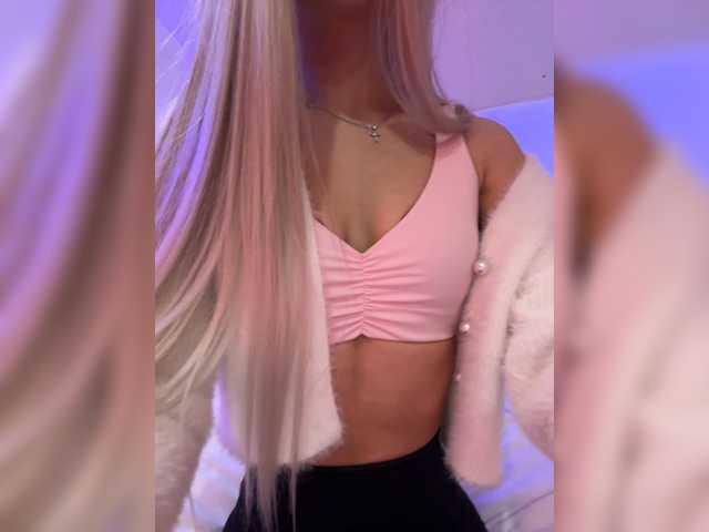 HollyPolly111, en directo ahora en BongaCams